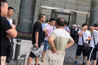 討債公司成功調(diào)解一起提供勞務(wù)受害者責(zé)任糾紛案件，被告黃某當(dāng)庭向原告孫某等四人當(dāng)庭支付賠償款20萬元現(xiàn)金